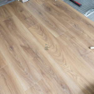 12mm Natural Medium Oak Laminate Flooring