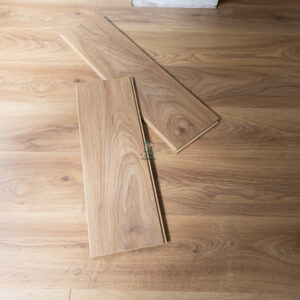 Natural Medium Oak Laminate Flooring